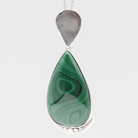 Srebrna zawieszka z naturalnym malachitem – łezka 18×13 mm