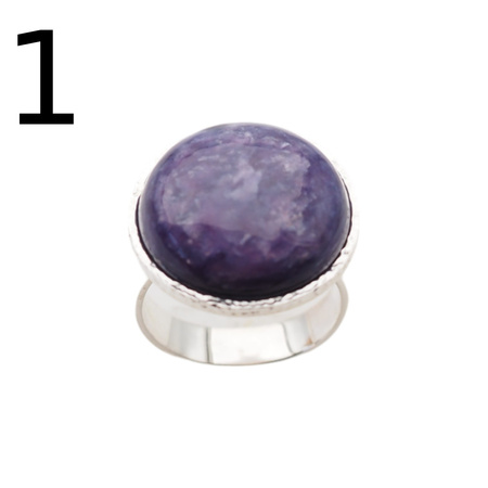 Pierścionek regulowany z okrągłym Czaroitem w srebrze młotkowanym