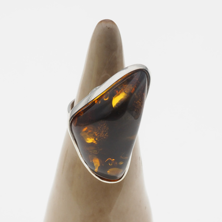 Pierścionek z Bursztynem Zielonym w srebrze