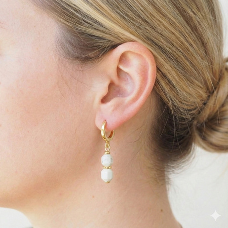 Kolczyki z białym Howlitem w srebrze złoconym