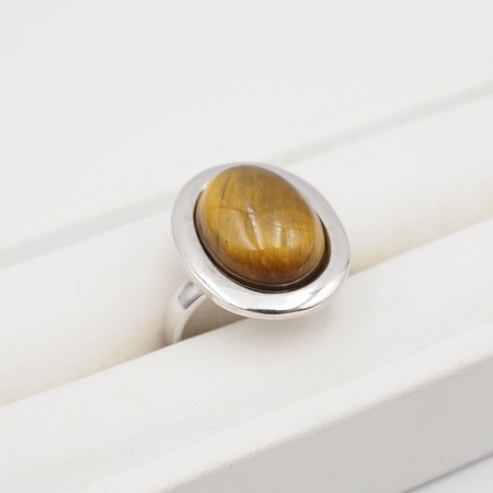 Pierścionek regulowany z owalnym Tygrysim Okiem w srebrze.