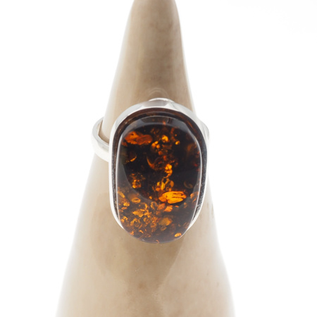 Pierścionek z prostokątnym Bursztynem Koniakowym w srebrze