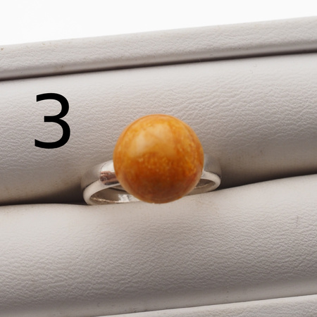 Pierścionek regulowany z okrągłym Bursztynem Mlecznym w srebrze