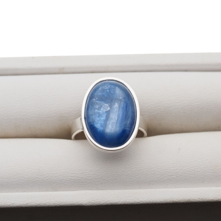 Pierścionek z owalnym Kyanitem w srebrze