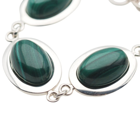 Bransoletka z owalnym malachitem w srebrze.