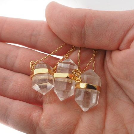 Naszyjnik - Kryształem Górskim sopel w okuciu na łańcuszku złoconym