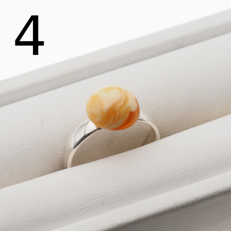 Pierścionek regulowany z okrągłym Bursztynem Mlecznym w srebrze