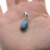 Zawieszka srebrna rodowana z labradorytem - łza