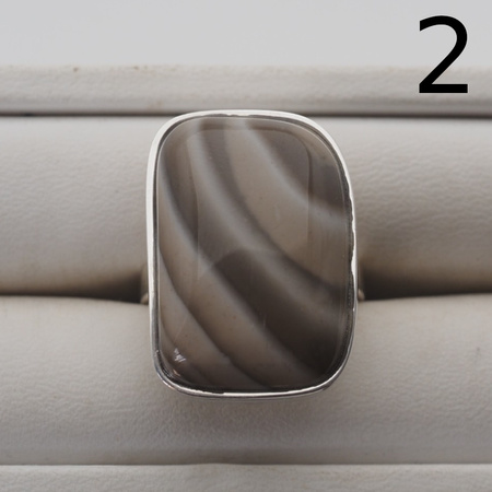 Srebrny pierścionek z Krzemieniem Pasiastym – ręcznie wykonany, srebro 925