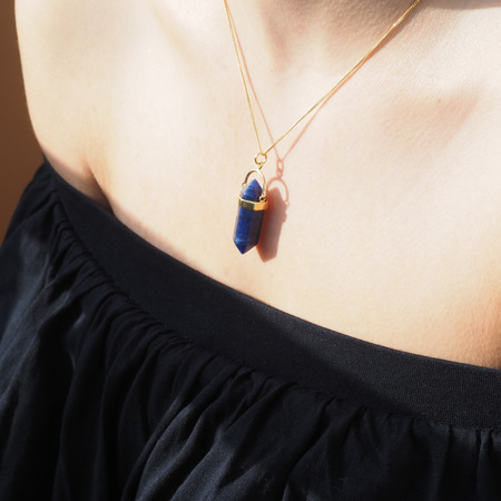 Naszyjnik - Sodalit sopel w okuciu na łańcuszku srebrnym złoconym
