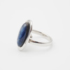 Pierścionek regulowany z owalnym Kyanitem w srebrze rodowanym.