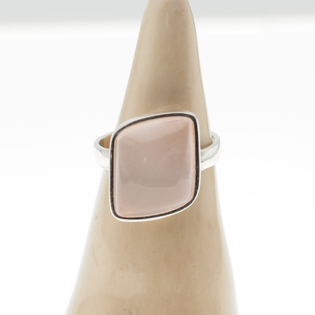 Pierścionek z Kwarcem Różowym w srebrze.