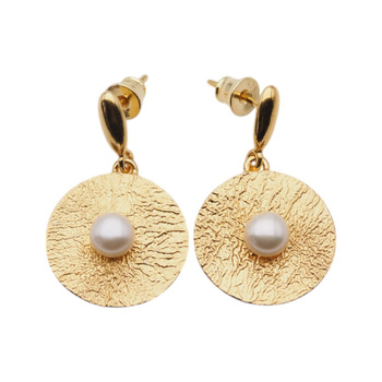 Kolczyki z białymi Perłami w młotkowanym srebrze złoconym