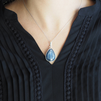 Zawieszka z kyanitem w srebrze rodowanym