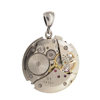 Zawieszka z okrągłym mechanizmem zegarka w srebrze.