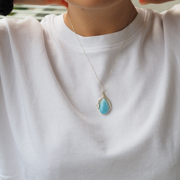 Zawieszka - larimar łza w srebrze z liśćmi