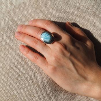 Pierścionek regulowany z owalnym Larimarem w srebrze