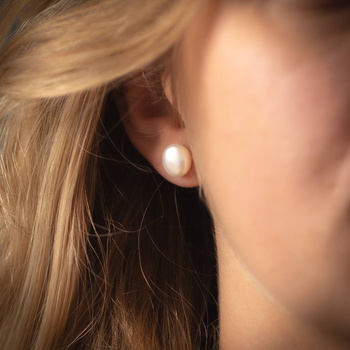 Kolczyki z białymi, okrągłymi Perłami w srebrze złoconym