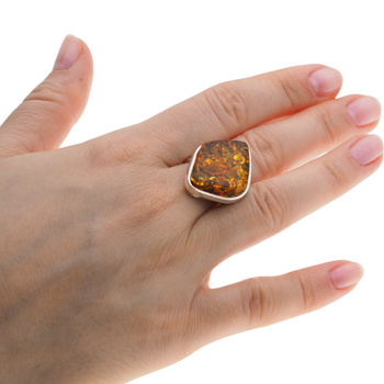 Pierścionek z Bursztynem Zielonym - romb w srebrze