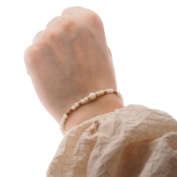 Bransoletka z białym Koralem i Hematytem – srebro złocone 925