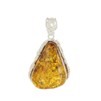 Zawieszka - Bursztyn zielony trójkąt z łuskami w srebrze