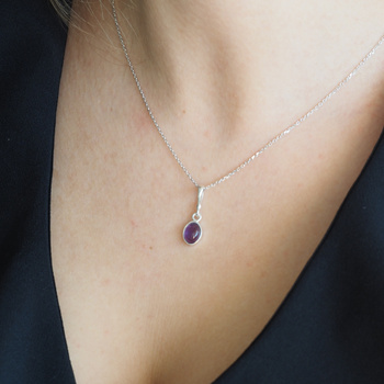 Zawieszka srebrna z małym, owalnym Ametystem