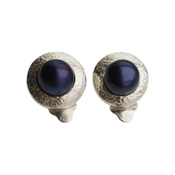 Klipsy - Perły czarne koło 8 mm w srebrze młotkowanym