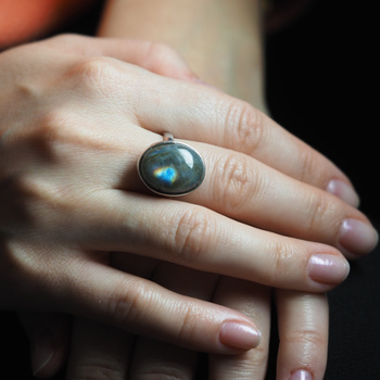 Pierścionek z Labradorytem w srebrze