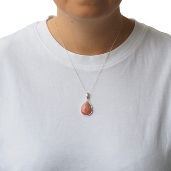 Zawieszka z Rodochrozytem w srebrze młotkowanym