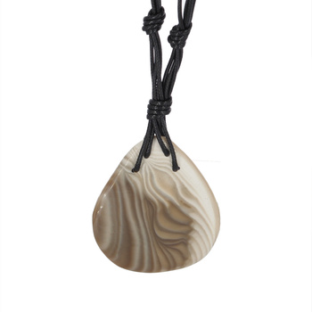 Naszyjnik - Krzemień Pasiasty na sznurku woskowanym ze srebrnymi końcówkami