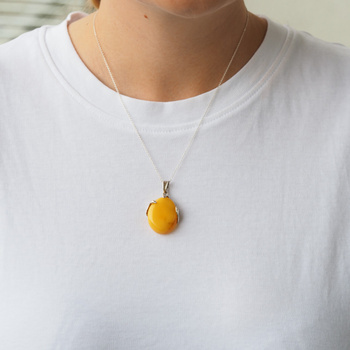 Zawieszka z mlecznym Bursztyem w srebrze oksydowanym